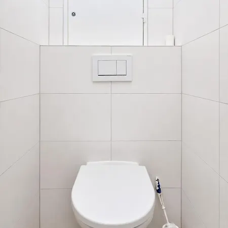 Modern With Parking, 10 Minutes To The Center, Netflix Apartamento