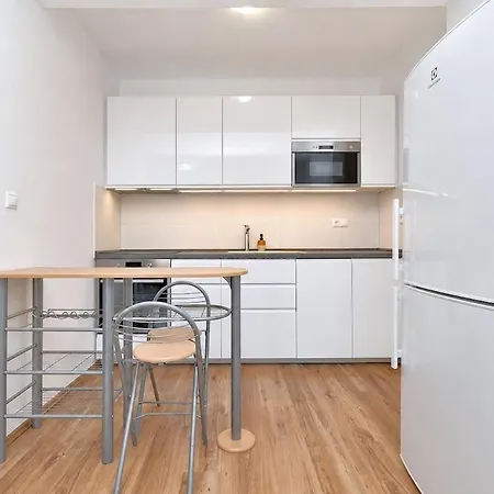 Modern With Parking, 10 Minutes To The Center, Netflix Apartamento *