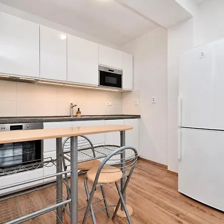Modern With Parking, 10 Minutes To The Center, Netflix Apartamento