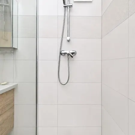 Modern With Parking, 10 Minutes To The Center, Netflix *
